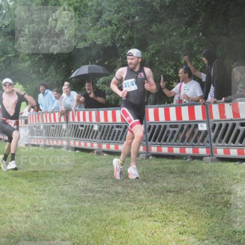 21.06.2025 - 27. Vierlanden-Triathlon KatJ http://msf.ph/oto/8035911 15.06.2025 13:53:06 Ziel 48, 1128, 1161 meine-sportfotos.de