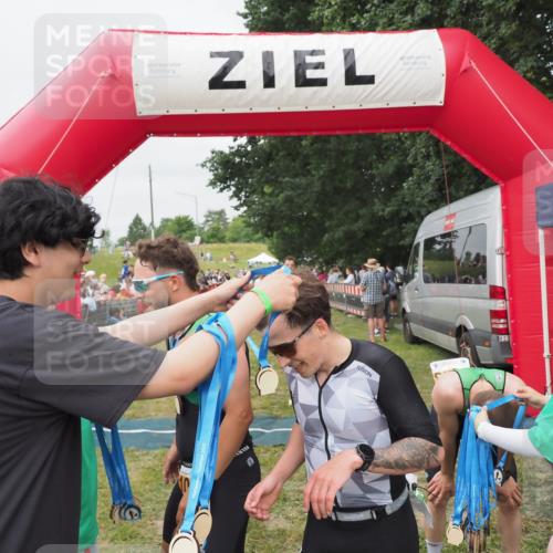 21.06.2025 - 27. Vierlanden-Triathlon MichiJ http://msf.ph/oto/8035913 15.06.2026 13:02:24 Ziel 73, 727, 755, 1009, 1039, 1041, 1042, 1043 meine-sportfotos.de