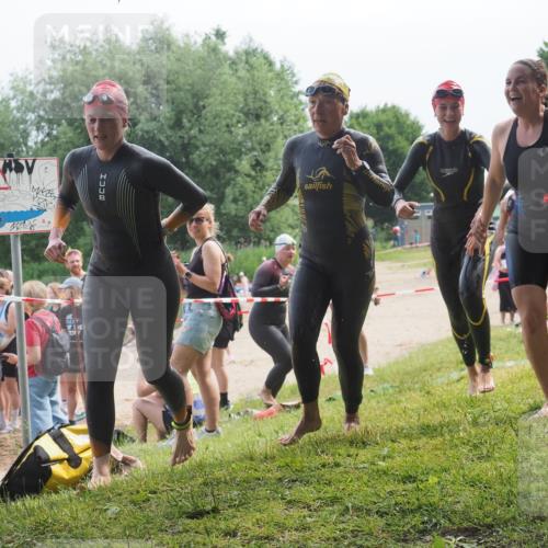 21.06.2025 - 27. Vierlanden-Triathlon KatJ http://msf.ph/oto/8035919 15.06.2025 11:20:48 Schwimmen 879, 892, 924, 936, 941, 1400 meine-sportfotos.de