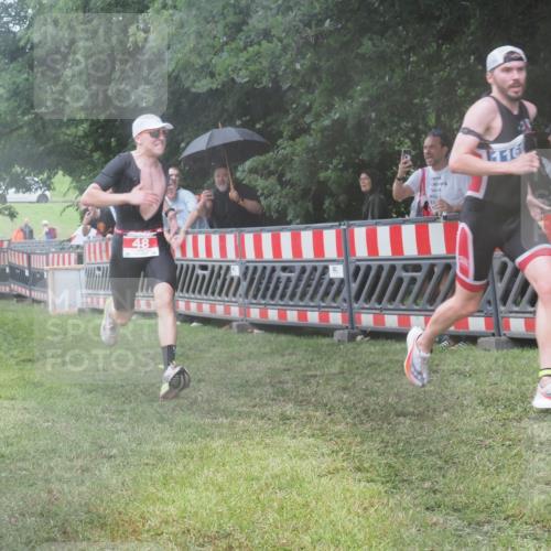 21.06.2025 - 27. Vierlanden-Triathlon KatJ http://msf.ph/oto/8035921 15.06.2025 13:53:07 Ziel 48, 1128, 1161 meine-sportfotos.de