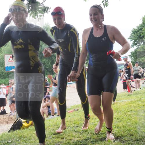 21.06.2025 - 27. Vierlanden-Triathlon KatJ http://msf.ph/oto/8035938 15.06.2025 11:20:49 Schwimmen 879, 892, 924, 936, 941, 1400 meine-sportfotos.de