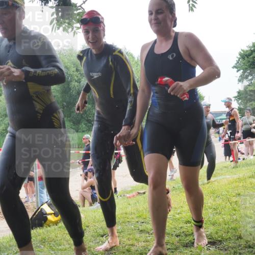 21.06.2025 - 27. Vierlanden-Triathlon KatJ http://msf.ph/oto/8035945 15.06.2025 11:20:49 Schwimmen 879, 892, 924, 936, 941, 1400 meine-sportfotos.de