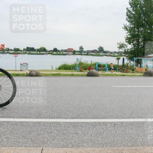 15.06.2025 - 27. Vierlanden-Triathlon H.Heesch http://msf.ph/oto/8035968 15.06.2025 10:47:10 Radfahren 143, 193, 370, 418 meine-sportfotos.de