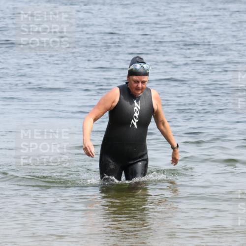 21.06.2025 - 27. Vierlanden-Triathlon Lena Gebhardt http://msf.ph/oto/8035969 15.06.2025 11:28:01 Schwimmen  meine-sportfotos.de