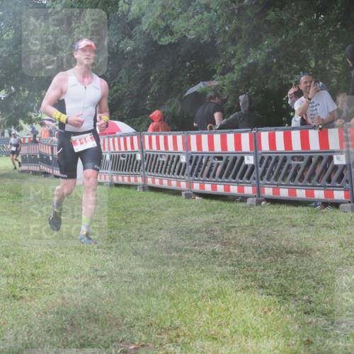 21.06.2025 - 27. Vierlanden-Triathlon KatJ http://msf.ph/oto/8035970 15.06.2025 13:53:17 Ziel 115, 885, 957 meine-sportfotos.de