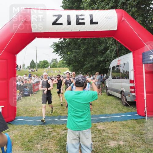 21.06.2025 - 27. Vierlanden-Triathlon MichiJ http://msf.ph/oto/8035974 15.06.2026 13:02:31 Ziel 73, 137, 727, 1029, 1030, 1031, 1033 meine-sportfotos.de
