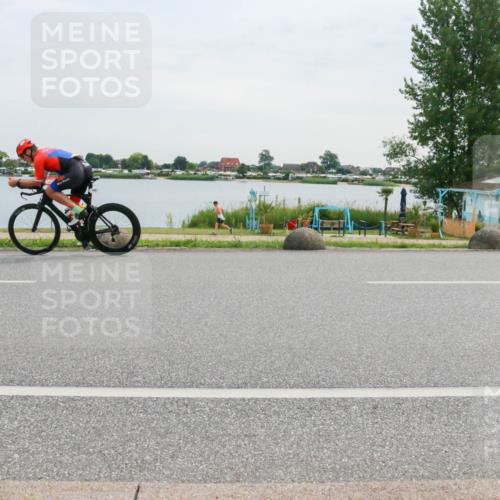 15.06.2025 - 27. Vierlanden-Triathlon H.Heesch http://msf.ph/oto/8035977 15.06.2025 10:47:12 Radfahren 193, 296, 370, 418 meine-sportfotos.de