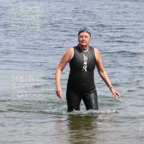 21.06.2025 - 27. Vierlanden-Triathlon Lena Gebhardt http://msf.ph/oto/8035978 15.06.2025 11:28:02 Schwimmen  meine-sportfotos.de