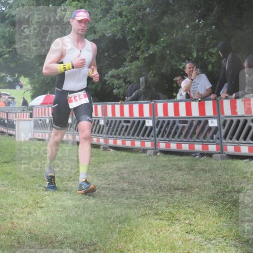 21.06.2025 - 27. Vierlanden-Triathlon KatJ http://msf.ph/oto/8035986 15.06.2025 13:53:18 Ziel 115, 885, 957 meine-sportfotos.de
