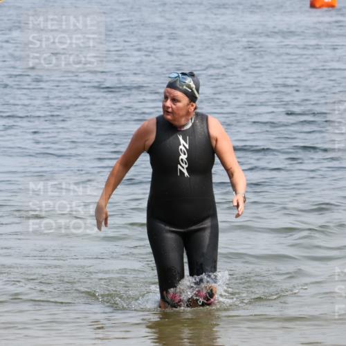 21.06.2025 - 27. Vierlanden-Triathlon Lena Gebhardt http://msf.ph/oto/8035988 15.06.2025 11:28:04 Schwimmen 883 meine-sportfotos.de