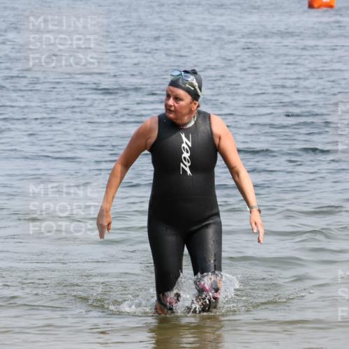 21.06.2025 - 27. Vierlanden-Triathlon Lena Gebhardt http://msf.ph/oto/8035993 15.06.2025 11:28:05 Schwimmen 883 meine-sportfotos.de