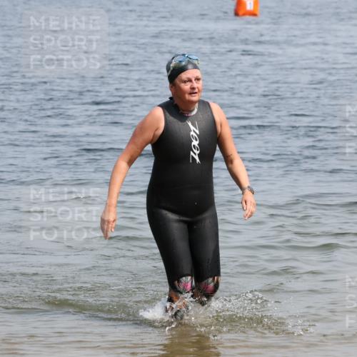 21.06.2025 - 27. Vierlanden-Triathlon Lena Gebhardt http://msf.ph/oto/8035995 15.06.2025 11:28:05 Schwimmen 883 meine-sportfotos.de