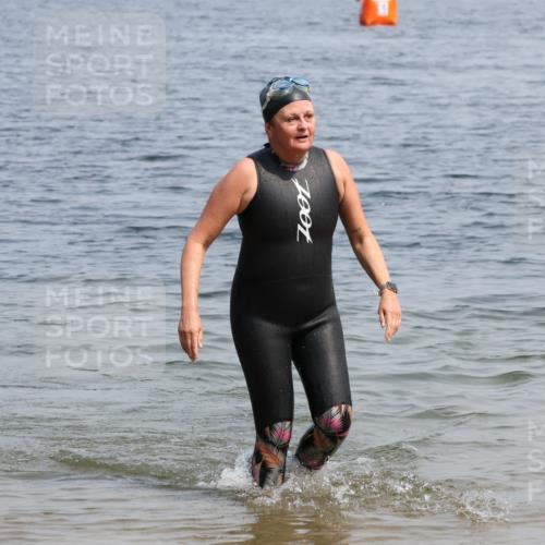 21.06.2025 - 27. Vierlanden-Triathlon Lena Gebhardt http://msf.ph/oto/8035996 15.06.2025 11:28:06 Schwimmen 883 meine-sportfotos.de