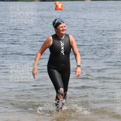 21.06.2025 - 27. Vierlanden-Triathlon Lena Gebhardt http://msf.ph/oto/8036000 15.06.2025 11:28:06 Schwimmen 883 meine-sportfotos.de