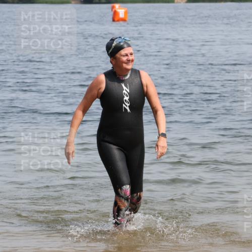21.06.2025 - 27. Vierlanden-Triathlon Lena Gebhardt http://msf.ph/oto/8036002 15.06.2025 11:28:06 Schwimmen 883 meine-sportfotos.de