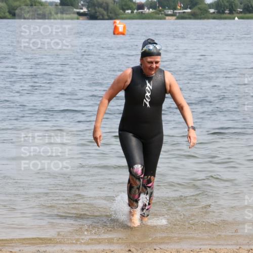 21.06.2025 - 27. Vierlanden-Triathlon Lena Gebhardt http://msf.ph/oto/8036003 15.06.2025 11:28:07 Schwimmen 883 meine-sportfotos.de