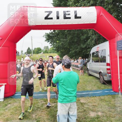 21.06.2025 - 27. Vierlanden-Triathlon MichiJ http://msf.ph/oto/8036006 15.06.2026 13:02:32 Ziel 73, 137, 727, 1029, 1030, 1031, 1033 meine-sportfotos.de