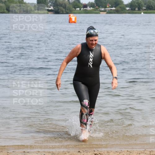21.06.2025 - 27. Vierlanden-Triathlon Lena Gebhardt http://msf.ph/oto/8036008 15.06.2025 11:28:07 Schwimmen 883 meine-sportfotos.de