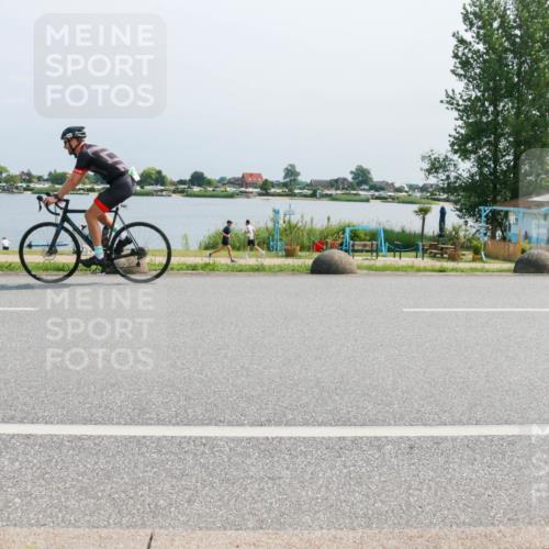 21.06.2025 - 27. Vierlanden-Triathlon H.Heesch http://msf.ph/oto/8036010 15.06.2025 11:45:01 Radfahren 643, 644, 746, 808 meine-sportfotos.de