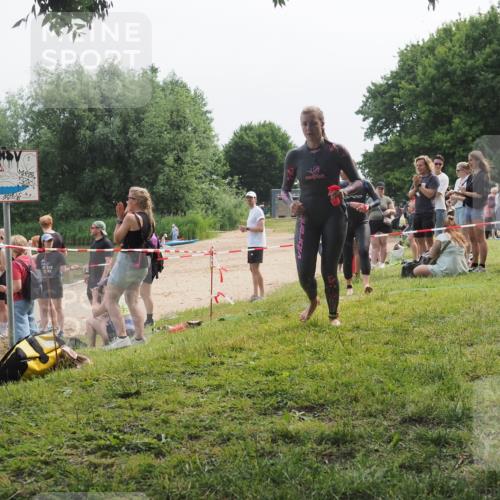 21.06.2025 - 27. Vierlanden-Triathlon KatJ http://msf.ph/oto/8036014 15.06.2025 11:20:55 Schwimmen 879, 892, 918, 924, 936, 941, 965 meine-sportfotos.de