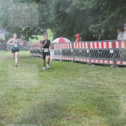 21.06.2025 - 27. Vierlanden-Triathlon KatJ http://msf.ph/oto/8036019 15.06.2025 13:53:24 Ziel 885, 957 meine-sportfotos.de