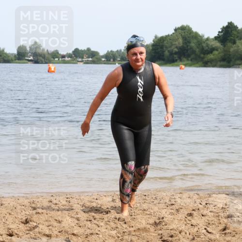 21.06.2025 - 27. Vierlanden-Triathlon Lena Gebhardt http://msf.ph/oto/8036022 15.06.2025 11:28:10 Schwimmen 883 meine-sportfotos.de