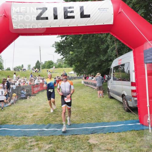 21.06.2025 - 27. Vierlanden-Triathlon MichiJ http://msf.ph/oto/8036028 15.06.2026 13:02:50 Ziel 145, 718 meine-sportfotos.de