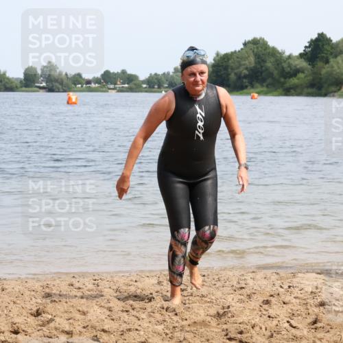 21.06.2025 - 27. Vierlanden-Triathlon Lena Gebhardt http://msf.ph/oto/8036029 15.06.2025 11:28:11 Schwimmen 883 meine-sportfotos.de