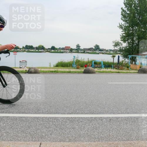 15.06.2025 - 27. Vierlanden-Triathlon H.Heesch http://msf.ph/oto/8036030 15.06.2025 10:47:20 Radfahren 83, 372, 406 meine-sportfotos.de