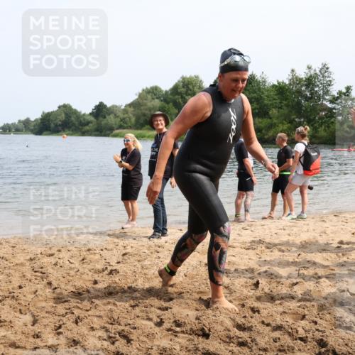 21.06.2025 - 27. Vierlanden-Triathlon Lena Gebhardt http://msf.ph/oto/8036034 15.06.2025 11:28:13 Schwimmen 883 meine-sportfotos.de