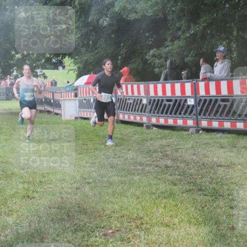 21.06.2025 - 27. Vierlanden-Triathlon KatJ http://msf.ph/oto/8036035 15.06.2025 13:53:25 Ziel 885, 957 meine-sportfotos.de