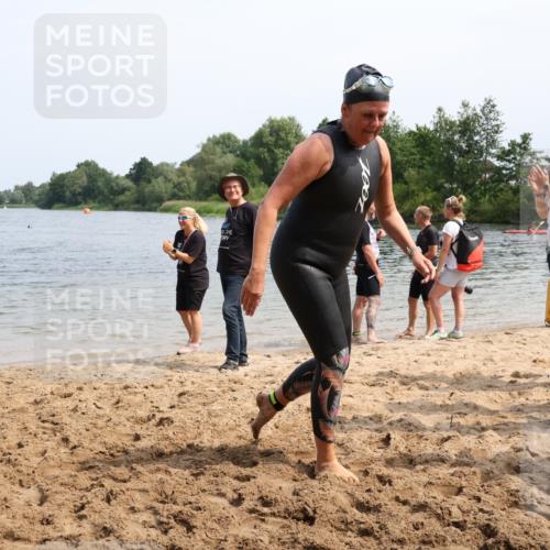 21.06.2025 - 27. Vierlanden-Triathlon Lena Gebhardt http://msf.ph/oto/8036039 15.06.2025 11:28:13 Schwimmen 883 meine-sportfotos.de
