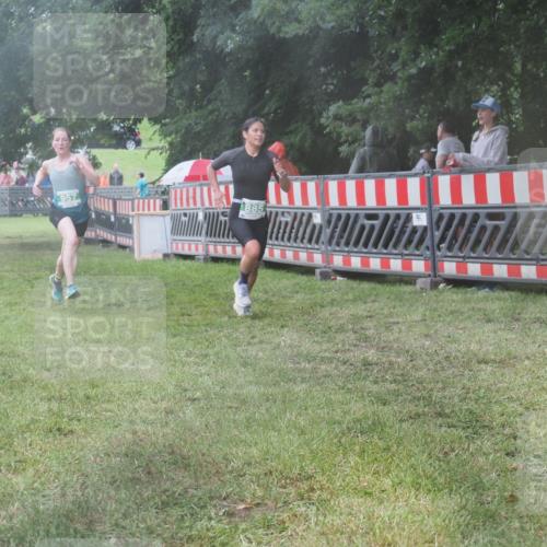 21.06.2025 - 27. Vierlanden-Triathlon KatJ http://msf.ph/oto/8036042 15.06.2025 13:53:25 Ziel 885, 957 meine-sportfotos.de