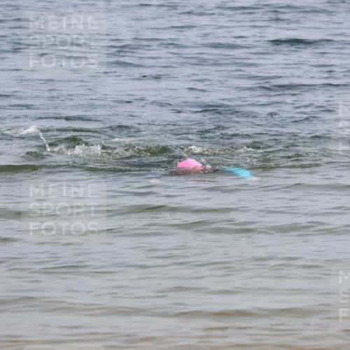 21.06.2025 - 27. Vierlanden-Triathlon Lena Gebhardt http://msf.ph/oto/8036044 15.06.2025 11:29:33 Schwimmen  meine-sportfotos.de