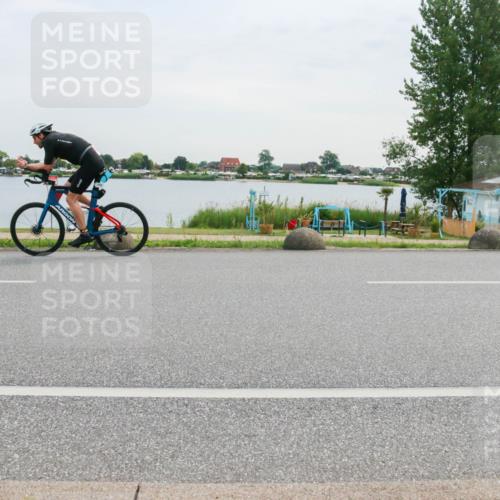 15.06.2025 - 27. Vierlanden-Triathlon H.Heesch http://msf.ph/oto/8036050 15.06.2025 10:47:25 Radfahren 114, 152, 372 meine-sportfotos.de