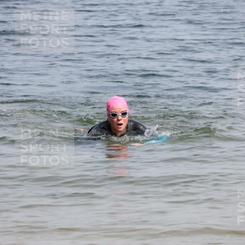 21.06.2025 - 27. Vierlanden-Triathlon Lena Gebhardt http://msf.ph/oto/8036052 15.06.2025 11:29:35 Schwimmen  meine-sportfotos.de