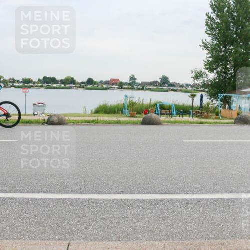 15.06.2025 - 27. Vierlanden-Triathlon H.Heesch http://msf.ph/oto/8036055 15.06.2025 10:47:26 Radfahren 114, 152, 372 meine-sportfotos.de