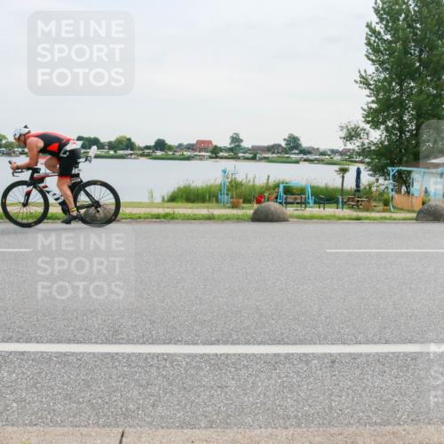 15.06.2025 - 27. Vierlanden-Triathlon H.Heesch http://msf.ph/oto/8036058 15.06.2025 10:47:27 Radfahren 114, 152, 372, 410 meine-sportfotos.de