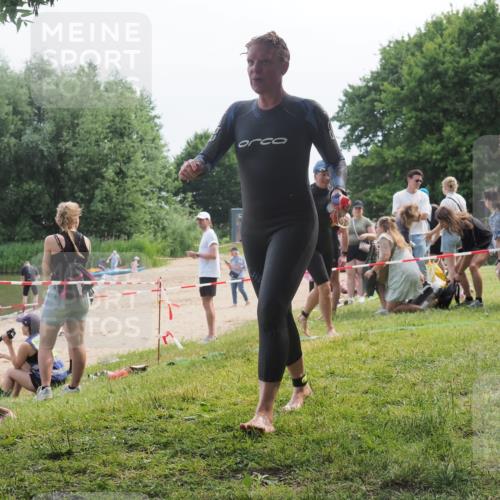 21.06.2025 - 27. Vierlanden-Triathlon KatJ http://msf.ph/oto/8036060 15.06.2025 11:21:00 Schwimmen 892, 918, 965 meine-sportfotos.de