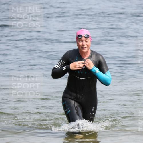 21.06.2025 - 27. Vierlanden-Triathlon Lena Gebhardt http://msf.ph/oto/8036062 15.06.2025 11:29:40 Schwimmen 937 meine-sportfotos.de