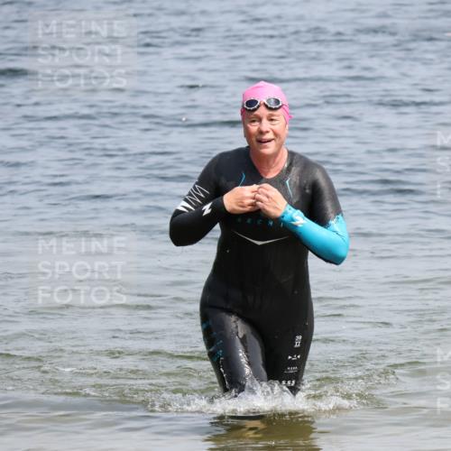 21.06.2025 - 27. Vierlanden-Triathlon Lena Gebhardt http://msf.ph/oto/8036067 15.06.2025 11:29:40 Schwimmen 937 meine-sportfotos.de
