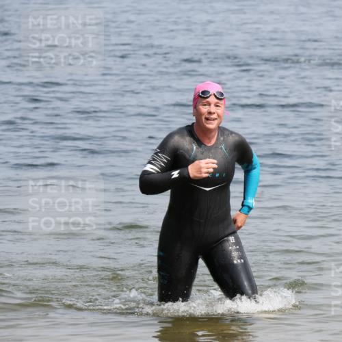 21.06.2025 - 27. Vierlanden-Triathlon Lena Gebhardt http://msf.ph/oto/8036072 15.06.2025 11:29:40 Schwimmen 937 meine-sportfotos.de