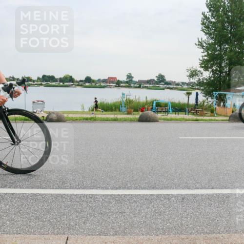 15.06.2025 - 27. Vierlanden-Triathlon H.Heesch http://msf.ph/oto/8036075 15.06.2025 10:47:32 Radfahren 114, 152, 228, 410, 414 meine-sportfotos.de