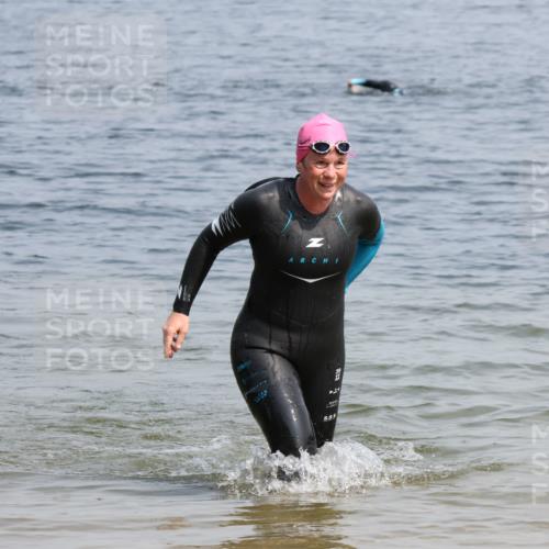 21.06.2025 - 27. Vierlanden-Triathlon Lena Gebhardt http://msf.ph/oto/8036077 15.06.2025 11:29:41 Schwimmen 937 meine-sportfotos.de