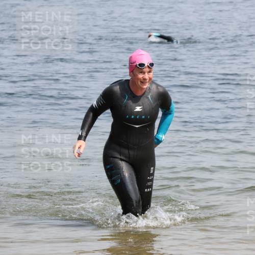 21.06.2025 - 27. Vierlanden-Triathlon Lena Gebhardt http://msf.ph/oto/8036082 15.06.2025 11:29:41 Schwimmen 937 meine-sportfotos.de