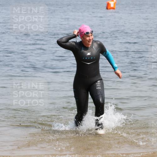 21.06.2025 - 27. Vierlanden-Triathlon Lena Gebhardt http://msf.ph/oto/8036088 15.06.2025 11:29:42 Schwimmen 937 meine-sportfotos.de