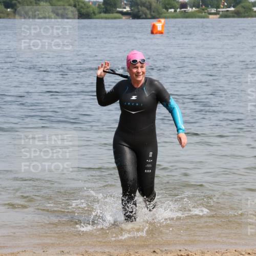 21.06.2025 - 27. Vierlanden-Triathlon Lena Gebhardt http://msf.ph/oto/8036101 15.06.2025 11:29:43 Schwimmen 937 meine-sportfotos.de