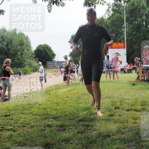 21.06.2025 - 27. Vierlanden-Triathlon KatJ http://msf.ph/oto/8036102 15.06.2025 11:21:03 Schwimmen 892, 918, 965 meine-sportfotos.de