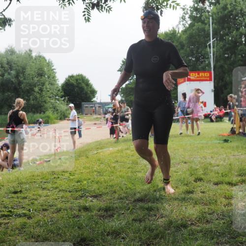 21.06.2025 - 27. Vierlanden-Triathlon KatJ http://msf.ph/oto/8036105 15.06.2025 11:21:03 Schwimmen 892, 918, 965 meine-sportfotos.de