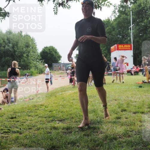 21.06.2025 - 27. Vierlanden-Triathlon KatJ http://msf.ph/oto/8036112 15.06.2025 11:21:03 Schwimmen 892, 918, 965 meine-sportfotos.de